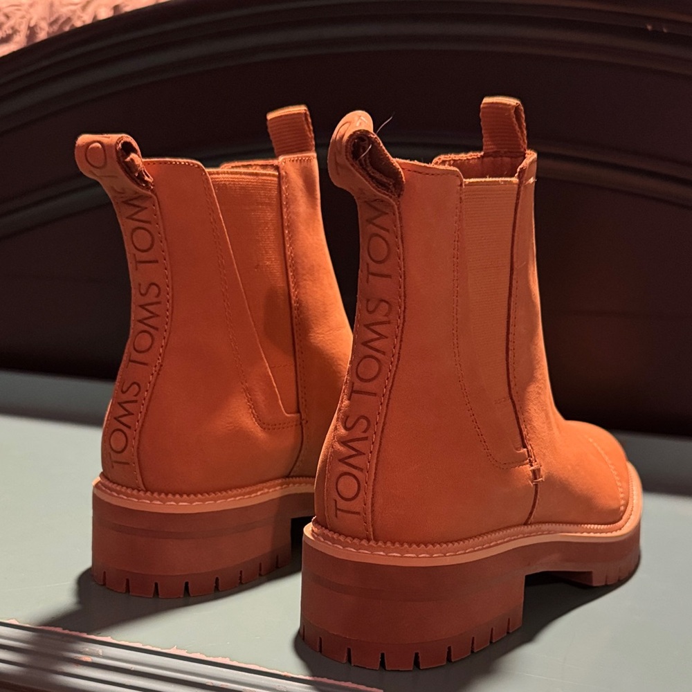 TOMS Women's Vibrant Tan Ankle Booties 7.5 Women’s Boots
